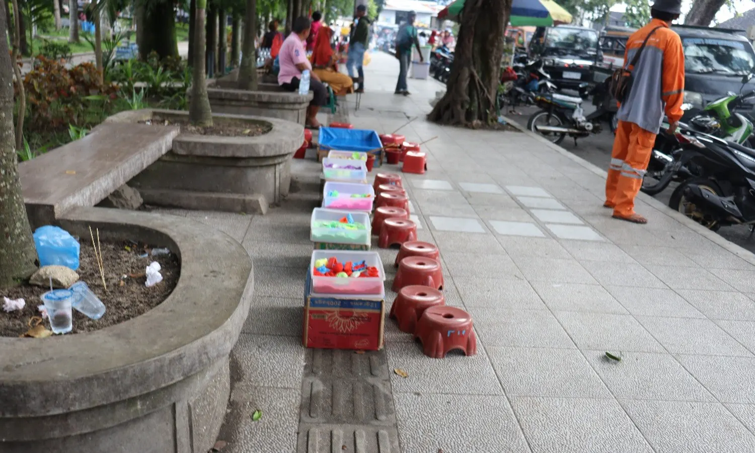 Banyak Fasilitas Umum hingga Perbankan di Pematang Siantar Tak Ramah Penyandang Disabilitas, Guiding Block Terhalang Jualan Pedagang